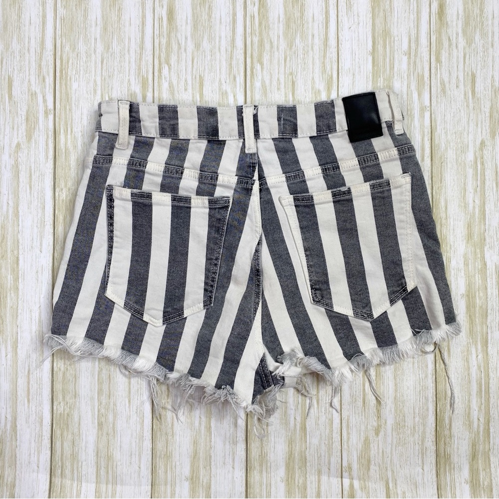 Zara Black & White Striped High Waisted Denim Jean Shorts - Picture 5 of 5